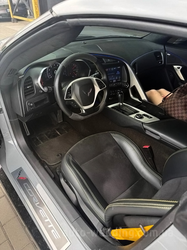 Аренда кабриолета Chevrolete Corvette Targa на свадьбу, видеоосъемки, фотосессии с водителем в Киеве