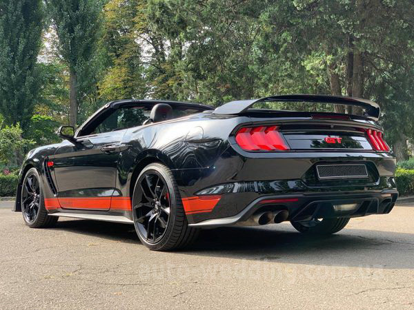 Кабриолет на свадьбу Ford Mustang GT 5.0 black с водителем в Киеве