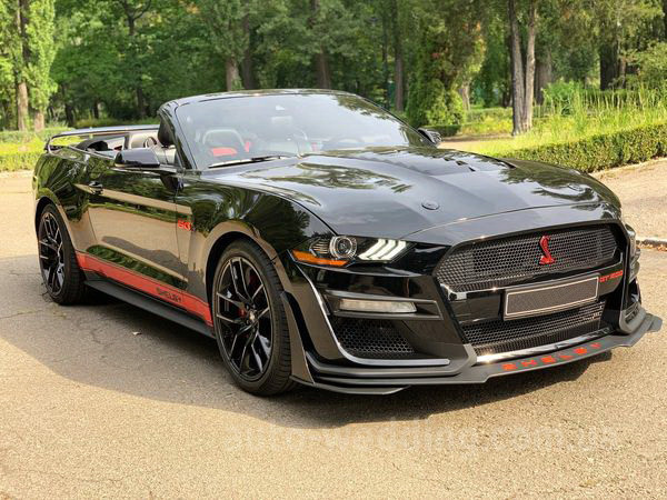 Кабриолет на свадьбу Ford Mustang GT 5.0 black с водителем в Киеве