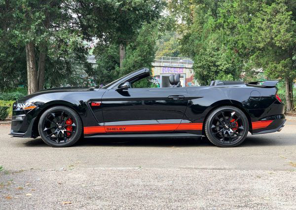 Кабриолет на свадьбу Ford Mustang GT 5.0 black с водителем в Киеве