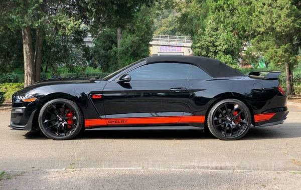 Кабриолет на свадьбу Ford Mustang GT 5.0 black с водителем в Киеве