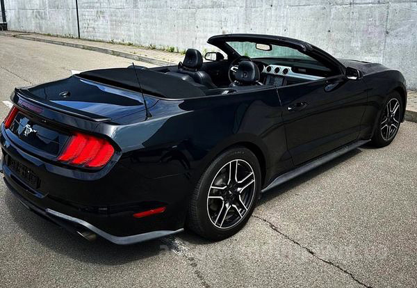Кабриолет на свадьбу Ford Mustang GT black с водителем в Киеве