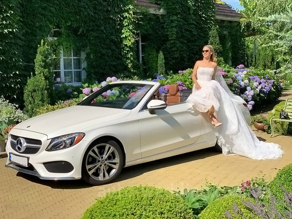 Аренда белого кабриолета Мерседес C300 на свадьбу, видеосъемки и фотосессии с водитилем в Киеве