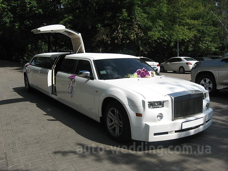 Прокат лимузина Chrysler 300C Rolls-Royse Phantom белый