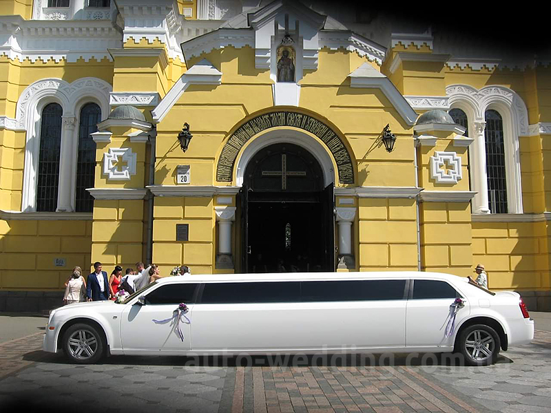 Прокат лимузина Chrysler 300C Rolls-Royse Phantom белый