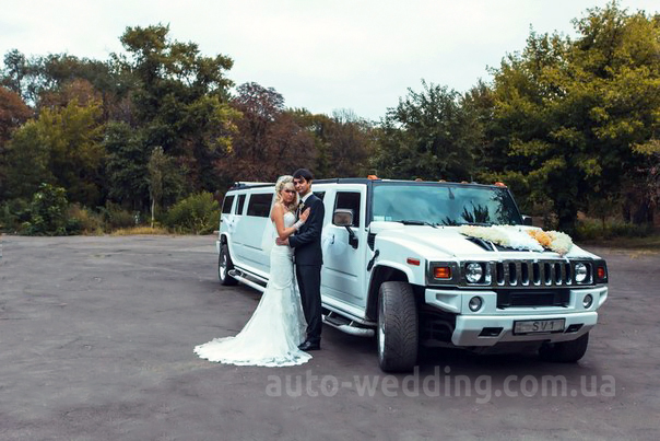 Прокат лимузина Hummer H2 на свадьбу в Киеве