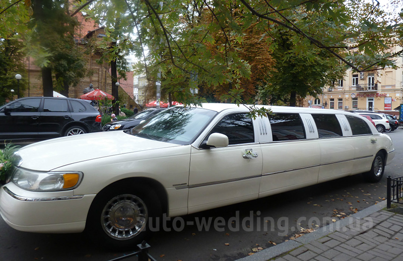 Прокат лимузина lincoln Town Car vanil на свадьбу в Киеве