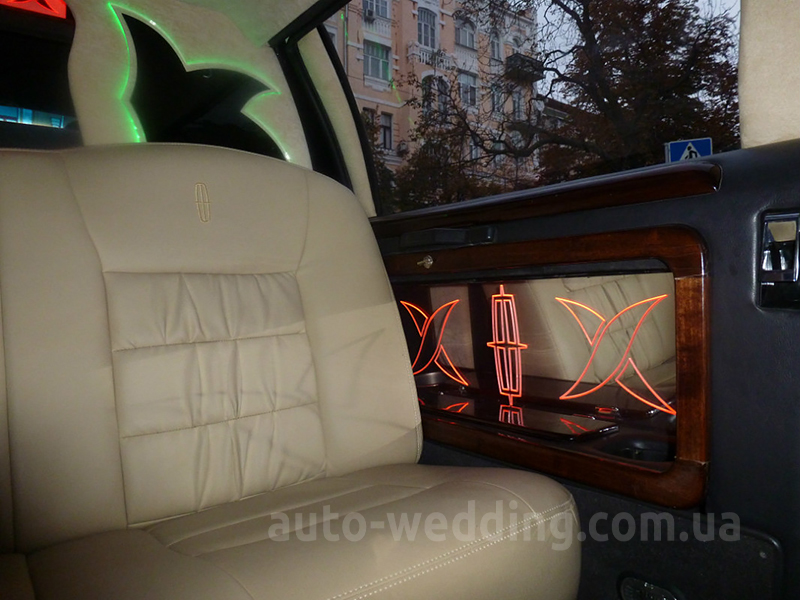 Прокат лимузина lincoln Town Car vanil