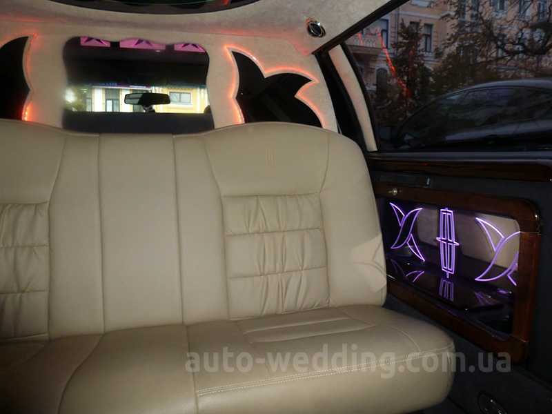 Прокат лимузина lincoln Town Car vanil