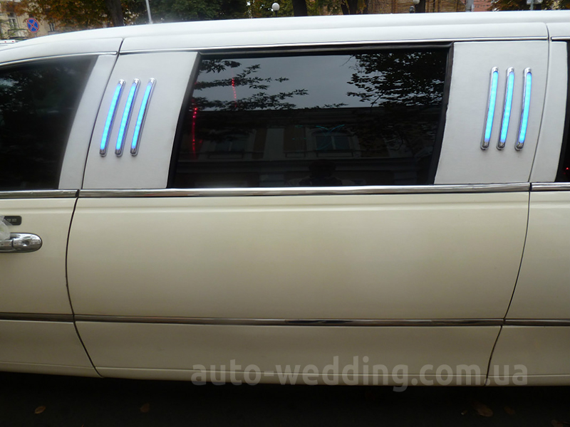 Прокат лимузина lincoln Town Car vanil