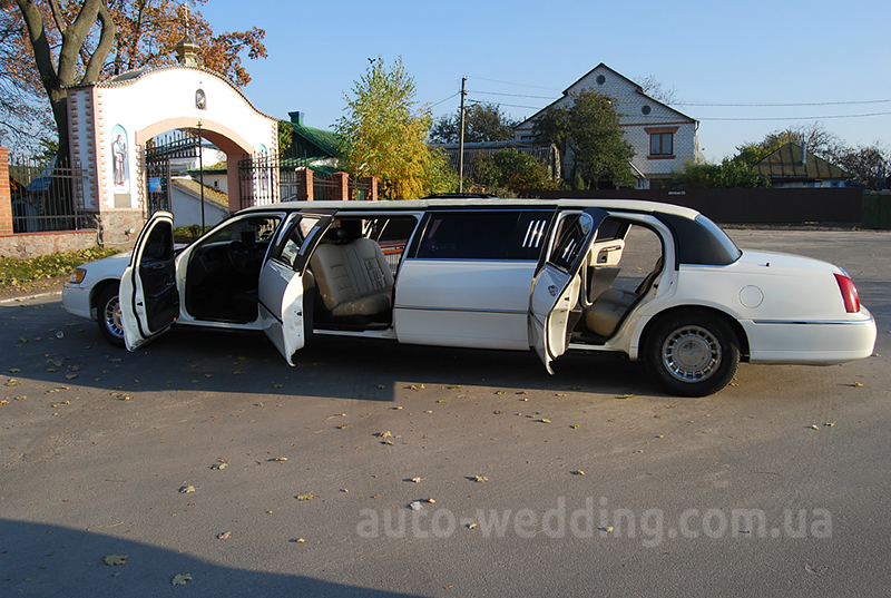 Прокат лимузина lincoln Town Car vanil