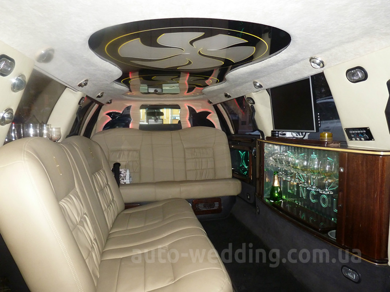 Прокат лимузина lincoln Town Car vanil