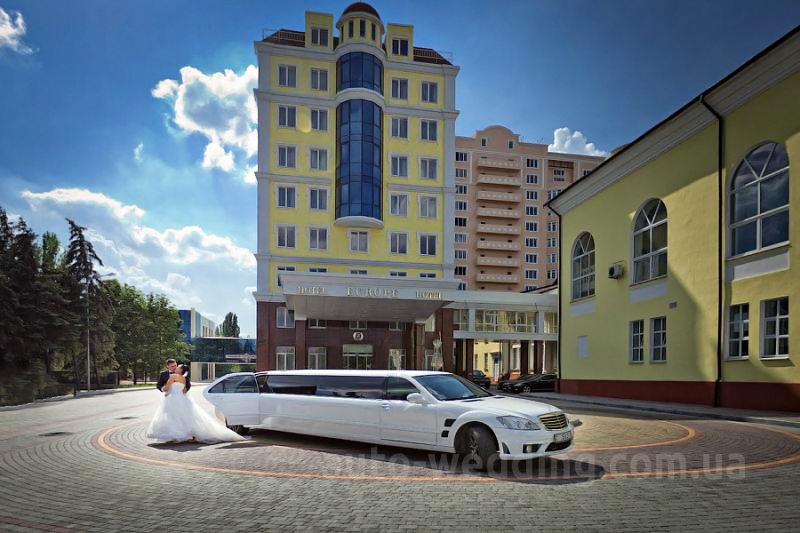 Прокат лимузина Mercedes W221 S600 белый на свадьбу в Киеве