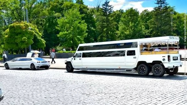 Лимузин Mega Hummer H2 Disco на свадьбу в Киеве