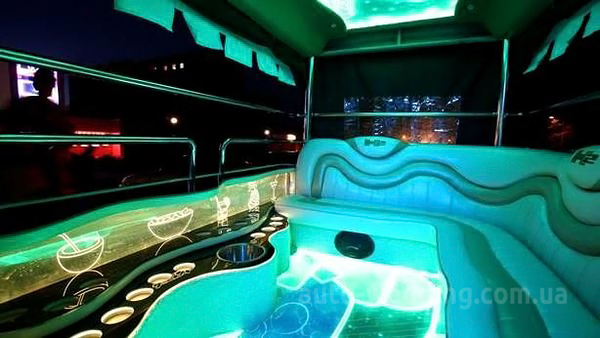 Лимузин Mega Hummer H2 Disco на свадьбу в Киеве