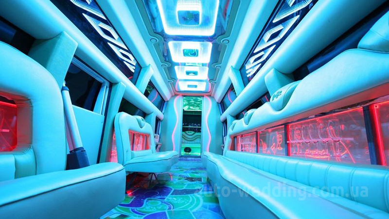 Лимузин Mega Hummer H2 Disco на свадьбу в Киеве