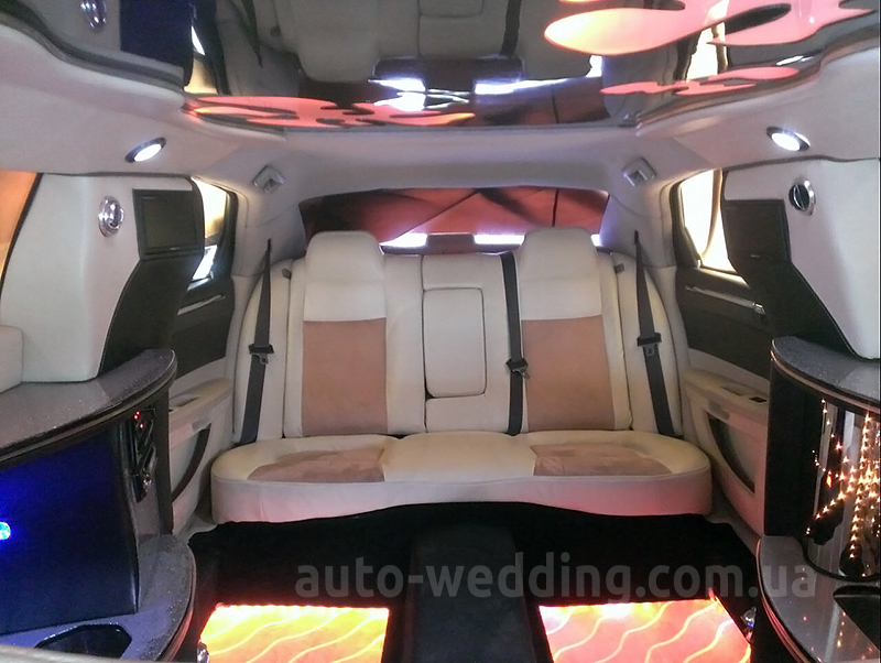 Лимузин на свадьбу Chrysler 300C Limo