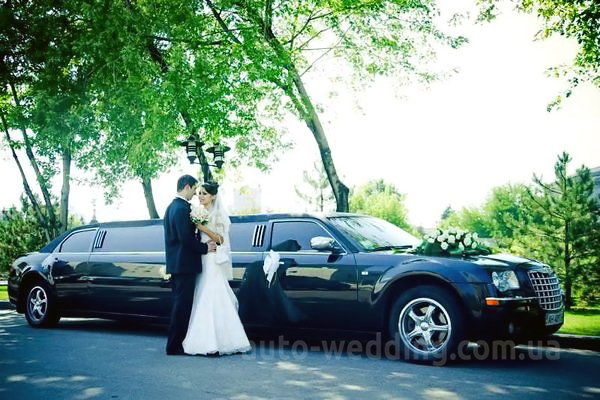 Прокат лимузина Chrysler 300C черный