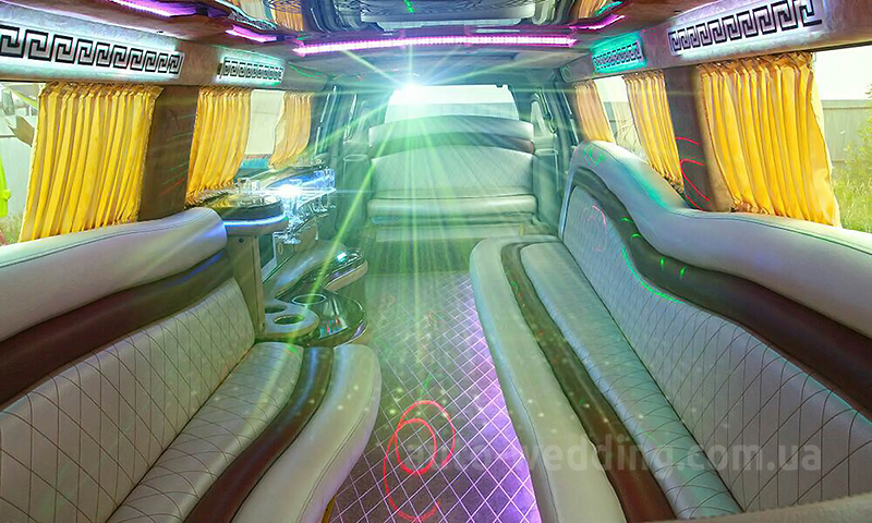 Прокат лимузина Infiniti QX56 16 мест