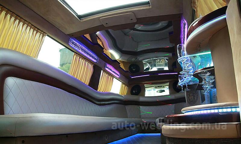 Прокат лимузина Infiniti QX56 16 мест
