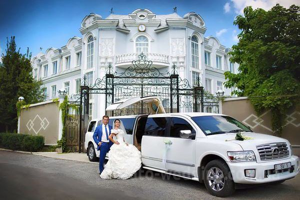 Аренда лимузина на свадьбу Infiniti QX56