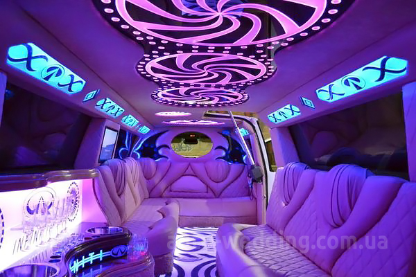 Аренда лимузина на свадьбу Infiniti QX56