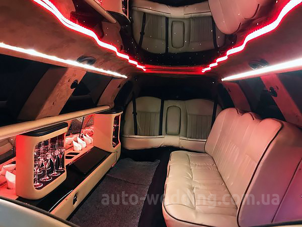 Прокат лимузина белый lincoln Town Car NEW