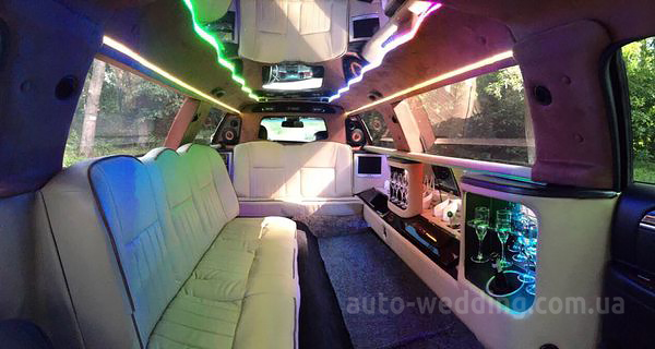 Прокат лимузина белый lincoln Town Car NEW