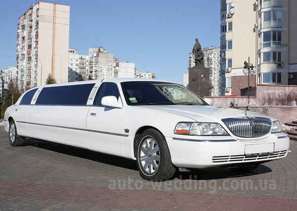 Прокат лимузина белый lincoln Town Car NEW