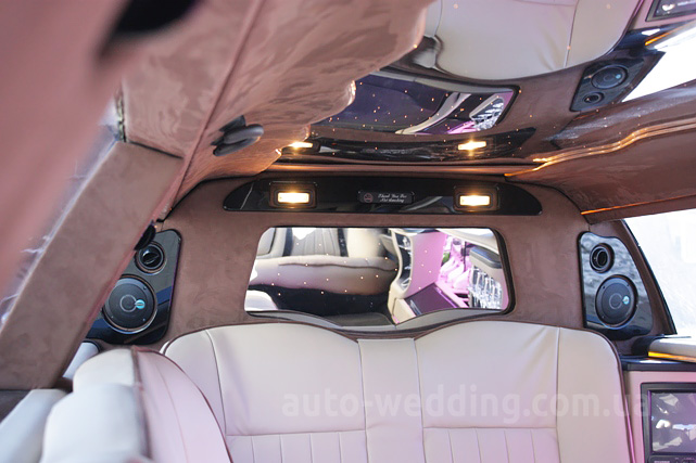 Прокат лимузина белый lincoln Town Car NEW