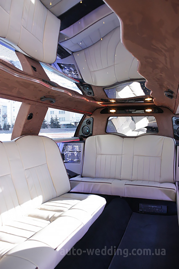 Прокат лимузина белый lincoln Town Car NEW