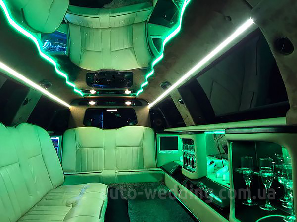 Прокат лимузина белый lincoln Town Car NEW
