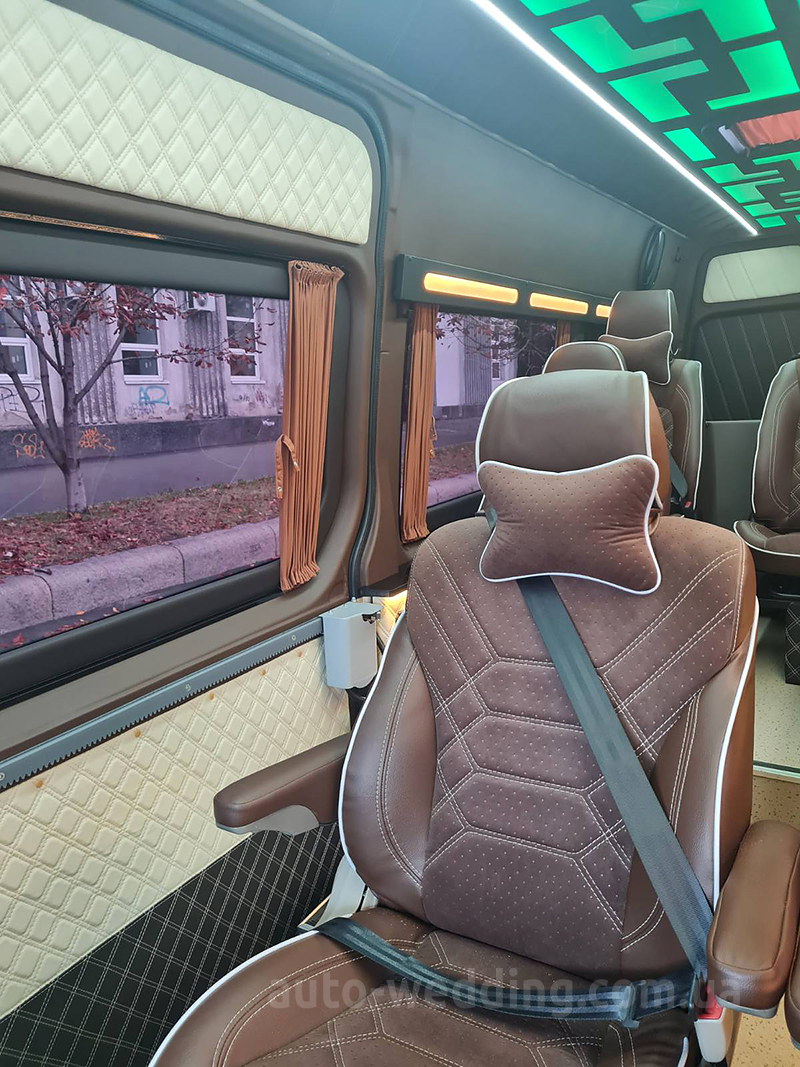 Микроавтобус на свадьбу Mercedes Sprinter VIP 8 мест белый на свадьбу в Киеве