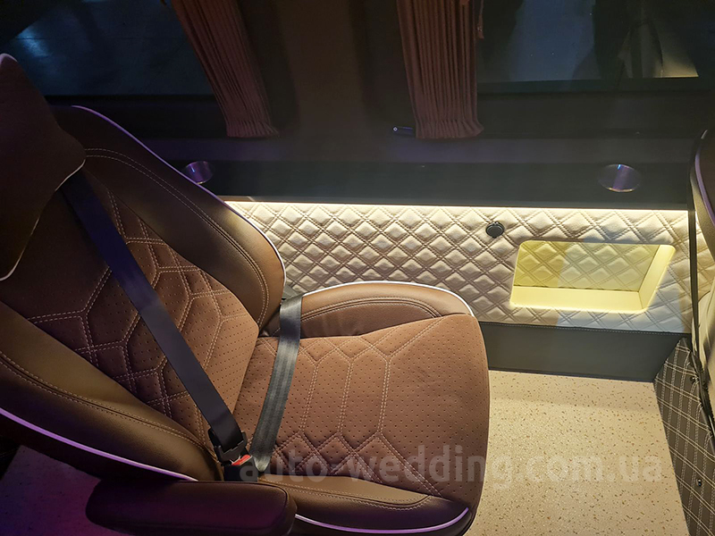 Микроавтобус на свадьбу Mercedes Sprinter VIP 8 мест белый на свадьбу в Киеве