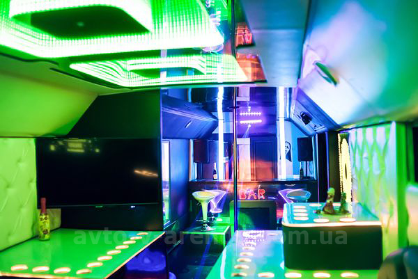 Аренда Party Bus Dancebus Manhattan с водителем в Киеве