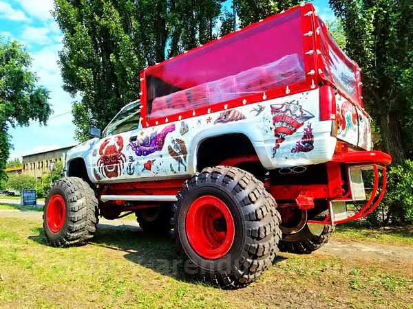Аренда Party Bus Monster Truck Crab с водителем в Киеве