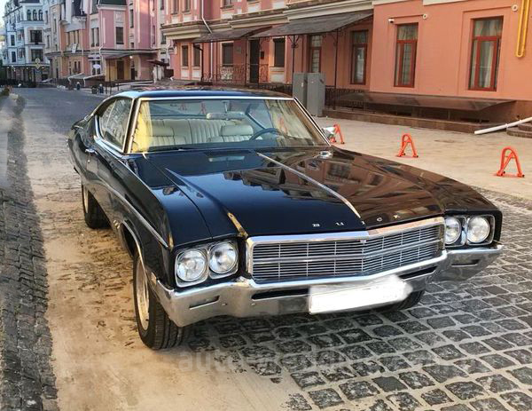 Ретро авто Buick Skylark Custom на свадьбу, видеосъемки и фотосессии с водителем в Киеве