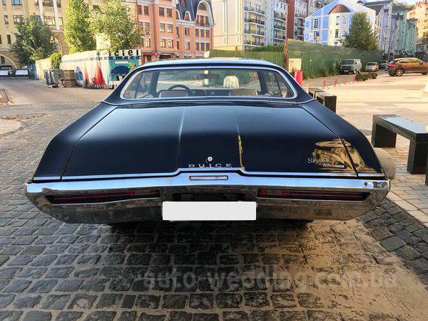 Ретро авто Buick Skylark Custom на свадьбу, видеосъемки и фотосессии с водителем в Киеве