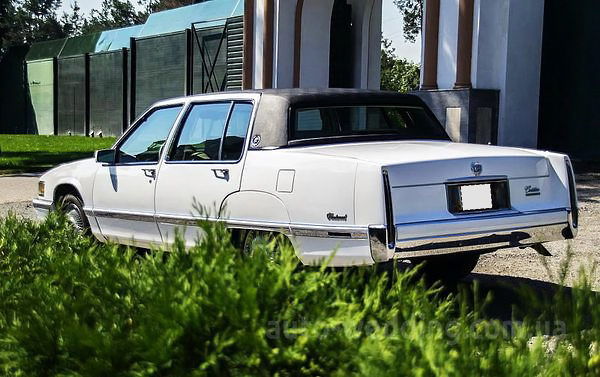 Ретро авто на свадьбу Cadillac Fleetwood белый с водителем в Киеве