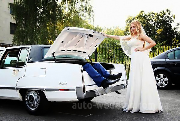 Ретро авто на свадьбу Cadillac Fleetwood белый с водителем в Киеве
