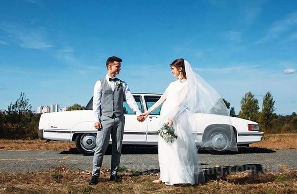 Ретро авто на свадьбу Cadillac Fleetwood белый с водителем в Киеве