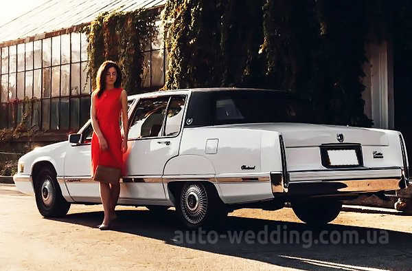 Ретро авто на свадьбу Cadillac Fleetwood белый с водителем в Киеве