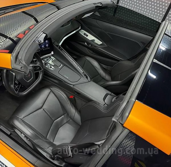 Аренда спорткара Chevrolete Corvette C8  на видеоосъемки и фотосессии с водителем в Киеве