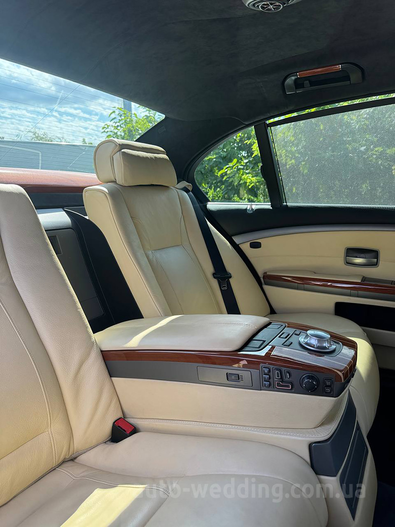 Прокат авто BMW 760Li с водителем в Киеве