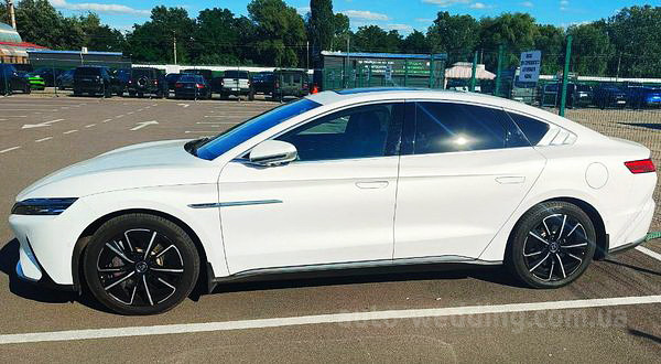 Электрокар BYD HAN на свадьбу в Киеве