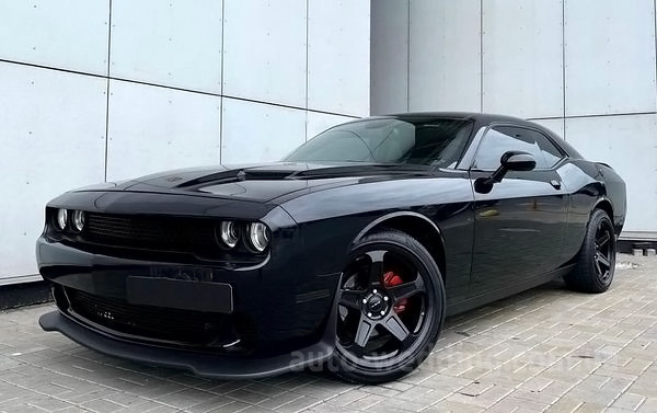 Авто на съемки Dodge Challenger 3.6 черный с водителем в Киеве