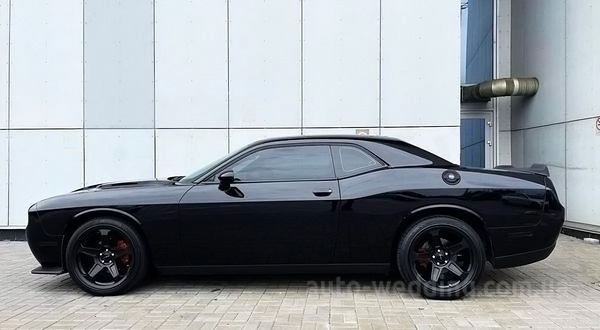 Авто на свадьбу Dodge Challenger 3.6 черный с водителем в Киеве