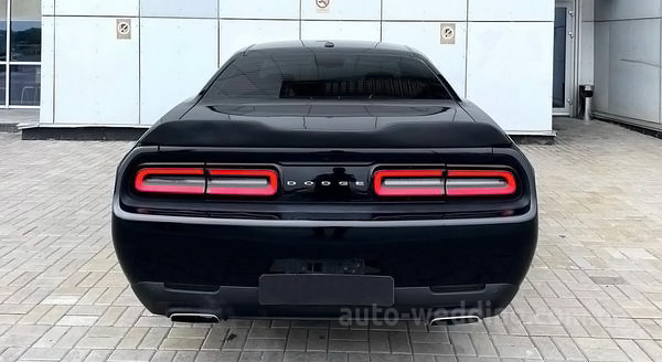 Авто на свадьбу Dodge Challenger 3.6 черный с водителем в Киеве