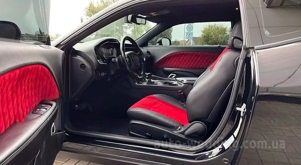 Авто на свадьбу Dodge Challenger 3.6 черный с водителем в Киеве