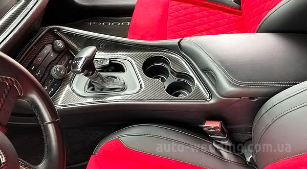 Авто на свадьбу Dodge Challenger 3.6 черный с водителем в Киеве